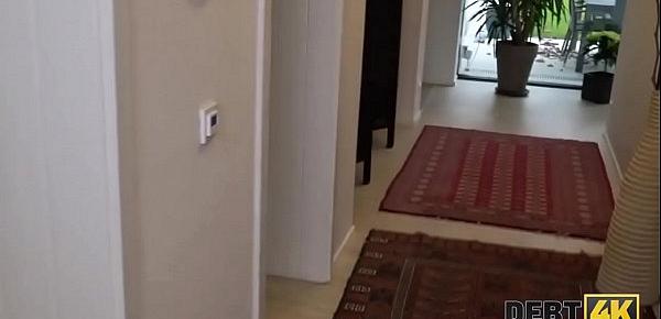 trendsDEBT4k. Séduisante dame utilise ses charmes sexuels pour se débarrasser des dettes